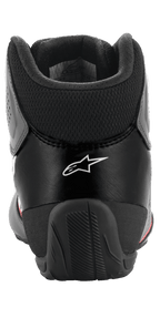 Buty Alpinestars Tech-1 K Start V2, buty kartingowe, Asphalt Black Orange Fluo, widok z tyłu prezentujący białe logo Alpinestars, siatkowy kołnierz Achillesa oraz wzmocniony gumowy zapiętek zapewniający stabilność
