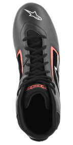 Buty Alpinestars Tech-1 K Start V2, buty kartingowe, kolor Asphalt Black i Orange Fluo, widok z góry, czarne sznurowadła, białe logo gwiazdy na czubku, oddychające perforowane panele z jaskrawymi pomarańczowymi akcentami