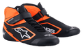 Buty kartingowe Alpinestars Tech-1 K V2, czarne i pomarańczowe fluo z białym, wysokie obuwie wyścigowe z podwójnym zapięciem na pasek i sznurowadła, perforowany materiał syntetyczny zapewniający oddychalność, smukły aerodynamiczny design z białym logo Alpinestars