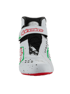 Buty Alpinestars Tech-1 KX V3 - FIA, buty kartingowe, biało-zielono-czerwone, widok z przodu z asymetrycznym systemem sznurowania i rzepem z czerwonym logo Alpinestars, smukła perforowana konstrukcja do sportów motorowych