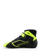 Alpinestars Tech-1 KX V3 Karting Shoes, buty kartingowe, czarne i żółte fluo, widok z boku pokazujący bezszwową konstrukcję termo-zgrzewaną, laserowo wycinane perforacje, jaskrawożółte akcenty z logo ASTARS, regulowany pasek na kostkę, smukły design motorsportowy