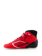 Buty Alpinestars Tech-1 KX V3, buty kartingowe FIA, czerwono-czarne, widok z boku, bezszwowa konstrukcja termo-zgrzewana, laserowo wycinane perforacje, czarne logo ASTARS, lekki design wyścigowy.