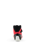 Alpinestars Tech-1 KX V3 Shoes - FIA, buty kartingowe, czerwono-czarne, widok z tyłu eksponujący białe wzmocnienie pięty, czarny kołnierz z siatki i smukły profil do profesjonalnych wyścigów.
