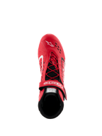 Buty Alpinestars Tech-1 KX V3 - FIA, czerwono-czarne buty kartingowe, widok z góry przedstawiający asymetryczny system sznurowania i regulowany pasek na rzep, perforowana cholewka zapewniająca oddychalność, lekkie wyczynowe obuwie wyścigowe