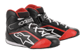 Alpinestars Youth Tech-1 K Shoes, buty kartingowe, czarne z białymi i czerwonymi elementami, lekka cholewka z mikrofibry z czerwonymi akcentami, białe sznurowadła, bezpieczny pasek na rzep na kostce, zaprojektowane do wyścigów kartingowych dla młodzieży