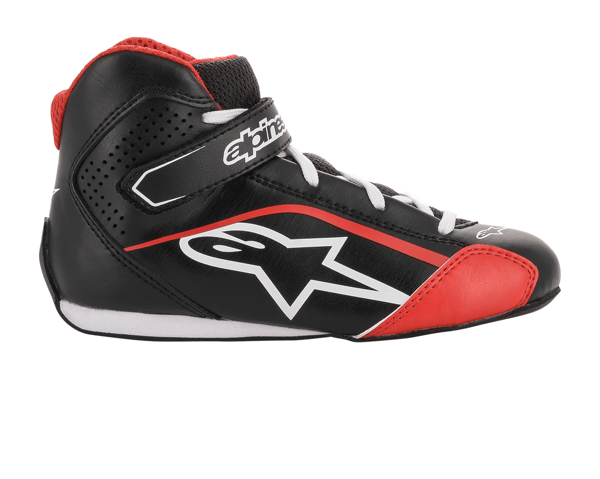 Alpinestars Youth Tech-1 K Shoes, buty kartingowe, czarno-biało-czerwone, profil boczny z konstrukcją z mikrofibry, białym logo Alpinestars, paskiem na rzep na kostce i perforowanymi panelami bocznymi dla wentylacji.