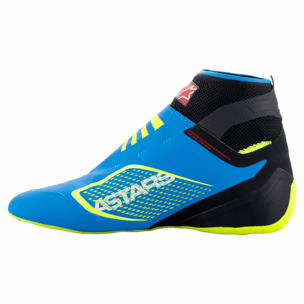 Buty Alpinestars Tech-1 KZ V2, buty kartingowe, niebieskie (Enamel Blue) z czarnymi i żółtymi (Yellow Fluo) akcentami, widok z boku, bezszwowa dziana konstrukcja cholewki, cienka gumowa podeszwa inspirowana Formułą 1, wyraźne logo ASTARS z boku