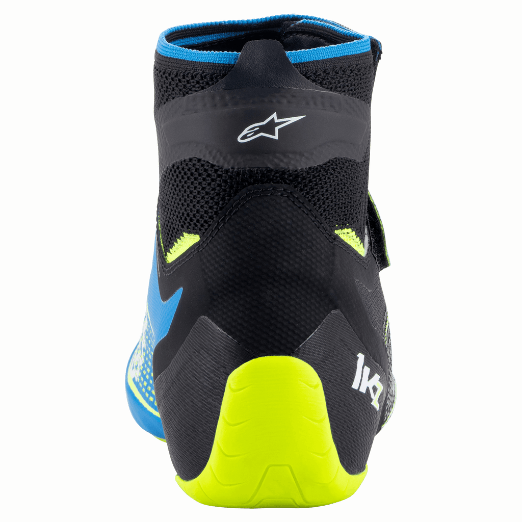 Buty Alpinestars Tech-1 KZ V2, buty kartingowe, czarne z niebieskimi i żółtymi neonowymi akcentami, widok z tyłu ukazujący dzianinową konstrukcję cholewki, logo Alpinestars oraz jaskrawożółte wsparcie pięty fluo