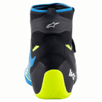 Buty Alpinestars Tech-1 KZ V2, buty kartingowe, czarne z niebieskimi i żółtymi neonowymi akcentami, widok z tyłu ukazujący dzianinową konstrukcję cholewki, logo Alpinestars oraz jaskrawożółte wsparcie pięty fluo