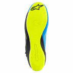 Buty kartingowe Alpinestars Tech-1 KZ V2, kolor czarny, emaliowany niebieski i żółty fluo, widok od spodu cienkiej gumowej podeszwy zewnętrznej w kolorze żółtym fluo, teksturowany wzór przyczepności z logo Alpinestars, konstrukcja zapewniająca czułość na pedały