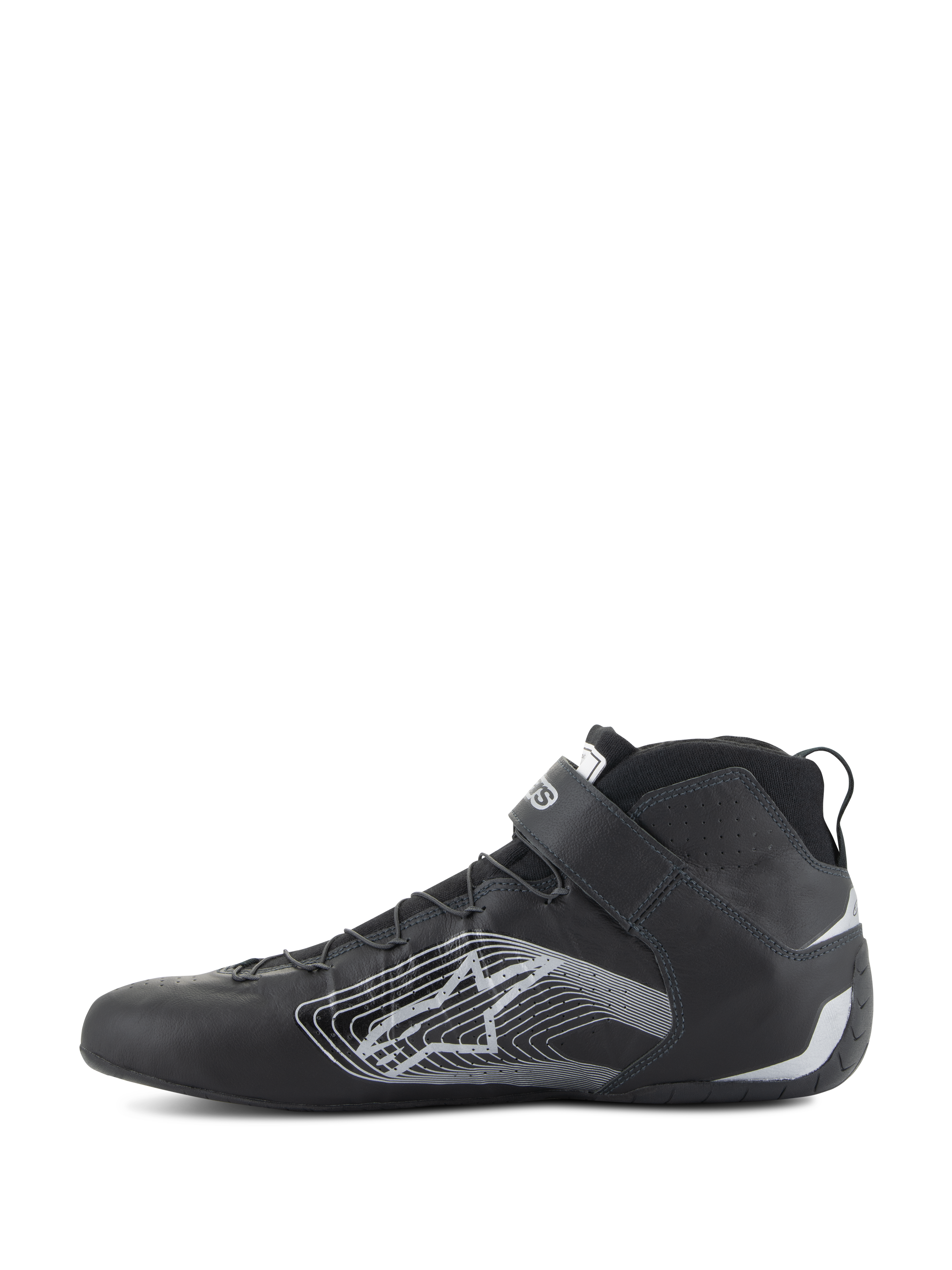Alpinestars Tech-1 Z V3 Shoes FIA, buty do wyścigów samochodowych, czarno-srebrne, widok z boku, cholewka z najwyższej jakości skóry bydlęcej z dużym srebrnym stylizowanym logo gwiazdy, pasek na rzep przy kostce, smukły, wysoki design zapewniający profesjonalne osiągi w sportach motorowych.