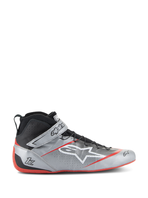 Alpinestars Tech-1 Z V3 FIA Racing Shoes, buty wyścigowe, ciemnosrebrne z czarnymi i czerwonymi akcentami, wysoka konstrukcja, białe logo gwiazdy, czerwona podeszwa, perforowana skóra dla wentylacji, zapięcie na rzep