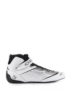 Alpinestars Tech-1 Z V3 Shoes FIA, buty wyścigowe samochodowe, białe i czarne, wysoki fason z cholewką z perforowanej skóry, zapięcie na pasek z logo Alpinestars, cienka gumowa podeszwa zapewniająca czucie pedałów, smukły profil sportowy