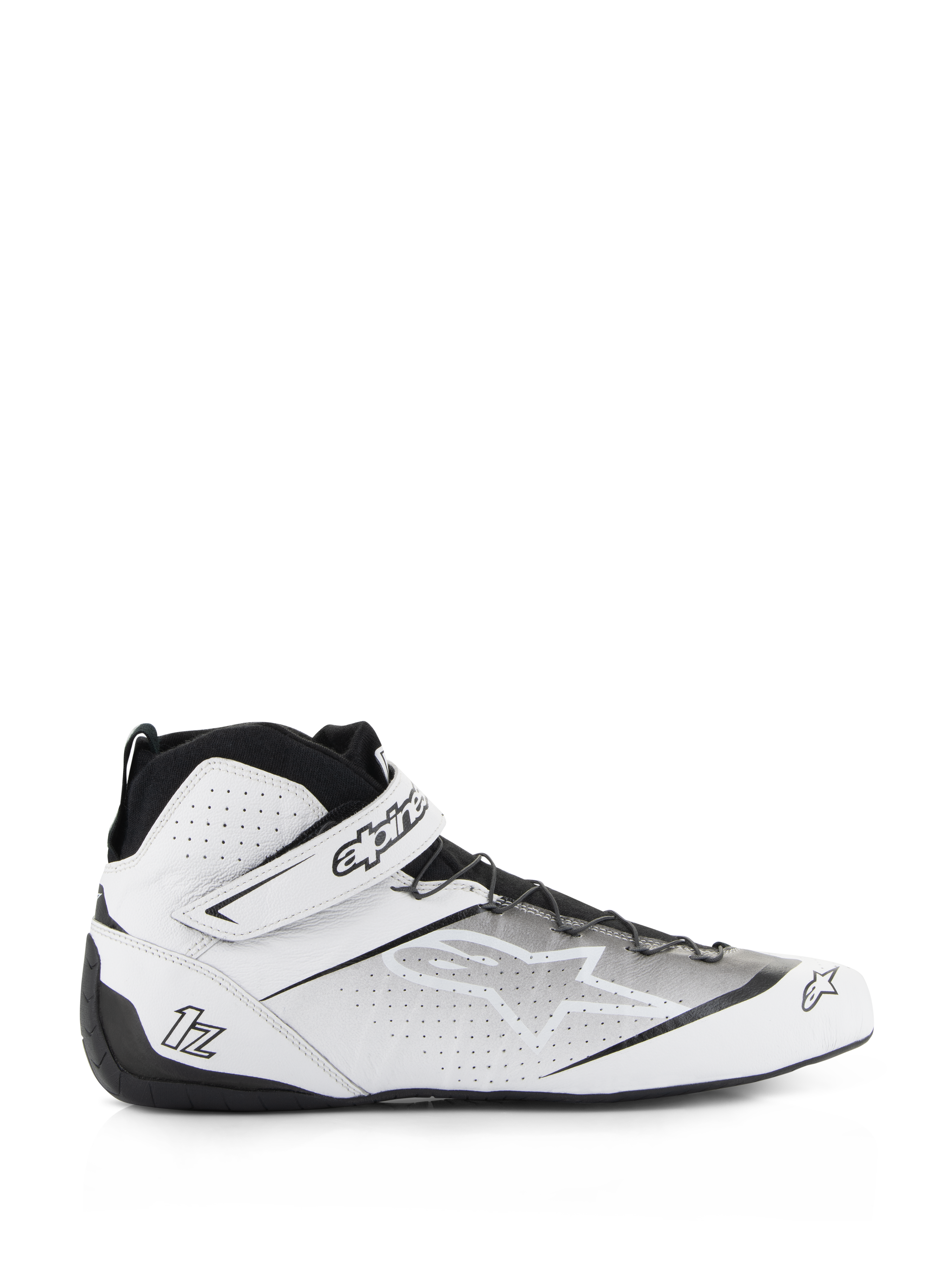 Alpinestars Tech-1 Z V3 Shoes FIA, buty wyścigowe samochodowe, białe i czarne, wysoki fason z cholewką z perforowanej skóry, zapięcie na pasek z logo Alpinestars, cienka gumowa podeszwa zapewniająca czucie pedałów, smukły profil sportowy