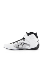 Alpinestars Tech-1 Z V3 Shoes FIA, buty samochodowe, biało-czarne, profil boczny buta wyścigowego ze skóry premium z czarnym systemem szybkiego sznurowania, białym paskiem na kostce i logo gwiazdy Alpinestars z liniową grafiką na boku