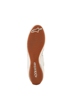 Alpinestars Tech-1 Z V3 Shoes FIA, buty wyścigowe, biało-zielono-srebrne z gumową podeszwą, widok od dołu teksturowanej gumowej podeszwy zewnętrznej, asymetryczny wzór bieżnika z białym logo Alpinestars na palcach i pięcie