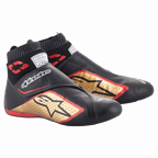 Alpinestars Supermono V2 Shoes FIA, buty wyścigowe, czarno-złoto-czerwone, ultralekka skórzana konstrukcja, złote logo gwiazdy z czerwonymi obwódkami, elastyczny kołnierz typu skarpetka i zapięcie na rzep