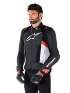 Skórzana kurtka Alpinestars Missile V3 Airflow, czarno-biało-czerwona (Red Fluo), sportowa kurtka motocyklowa, model w dopasowanych rękawicach, perforowane panele skórzane, duże białe logo na klatce piersiowej, czarne slidery na ramionach