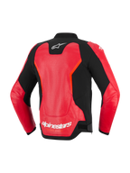 Skórzana kurtka Alpinestars GP Force V2 Air, widok z tyłu, czerwono-czarna, wyposażona w duży perforowany panel skórzany dla wentylacji, białe logo Alpinestars na karku i w dolnej części pleców, nowoczesny sportowy design do jazdy szosowej