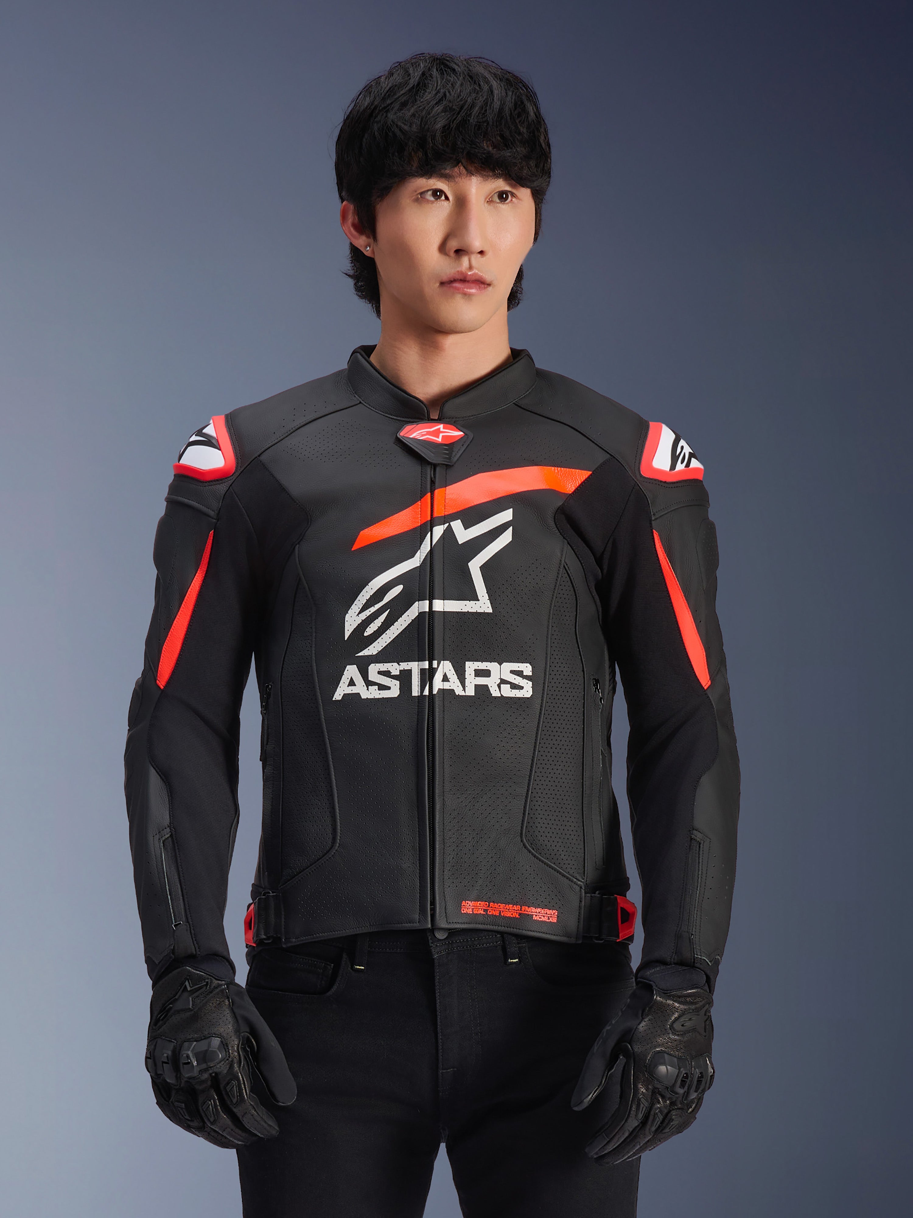 GP Plus R V4 Airflow - Black Motorcycle Jacket | Alpinestars®
