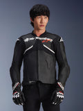 Alpinestars Atem V5 Leather Jacket, wyścigowa kurtka motocyklowa, czarna z białymi i czerwonymi akcentami, konstrukcja ze skóry premium z ochronnym pancerzem, noszona z pasującymi rękawicami wyścigowymi
