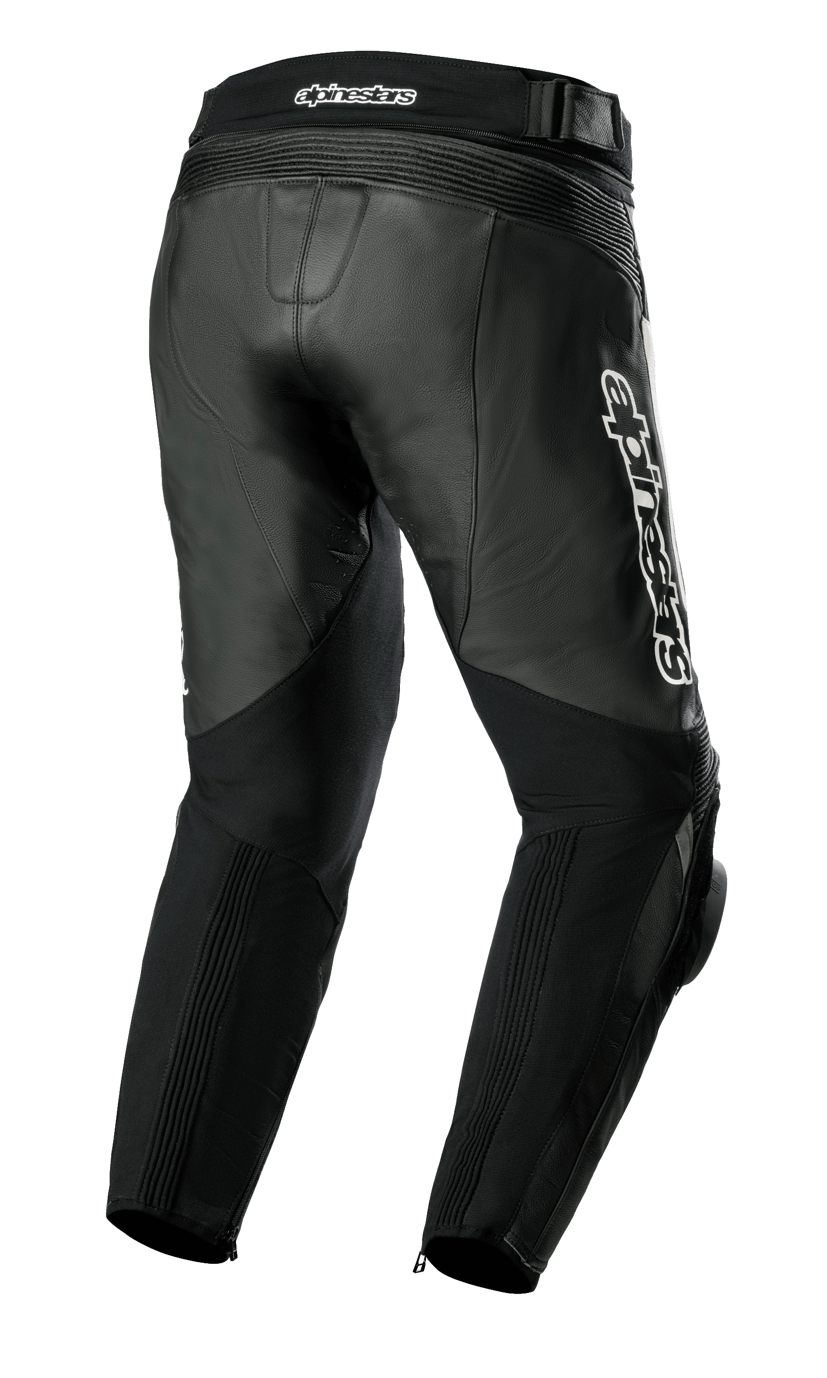 Alpinestars Missile V3 Leather Pants, spodnie motocyklowe, czarne, widok z tyłu z boku, konstrukcja ze skóry premium, harmonijkowe panele elastyczne nad kolanami i w pasie, wysoki stan z tyłu, wyraźne białe logo Alpinestars z boku