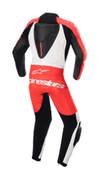 Alpinestars Youth GP Plus V2 1-Piece Leather Suit, widok z tyłu, fluorescencyjny czerwony, biały i czarny, aerodynamiczny garb i logo Alpinestars, profesjonalny design wyścigowy dla młodych motocyklistów