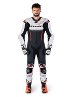 Alpinestars GP-R7, męski jednoczęściowy skórzany kombinezon wyścigowy, biały, czarny i czerwony fluo, skóra premium.