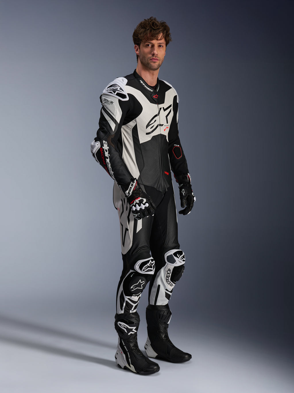 Alpinestars GP Plus V4 Sprint, męski jednoczęściowy skórzany kombinezon wyścigowy, czarno-biały, Tech-Air Ready.