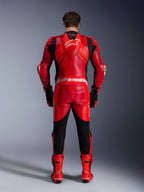Alpinestars GP Plus V4 Sprint 1PC, skórzany kombinezon wyścigowy, czerwony i czarny, garb aerodynamiczny, widok z tyłu.