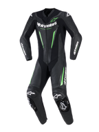Alpinestars GP Force V2 Leather Suit - 1Piece, jednoczęściowy motocyklowy kombinezon wyścigowy, czarny z neonowymi zielonymi akcentami i białym logo, perforowane panele skórzane, zewnętrzne slidery DFS Lite na ramionach i kolanach, sportowy krój