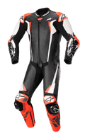 Alpinestars Racing Absolute V2 One Piece Leather Suit, jednoczęściowy motocyklowy kombinezon wyścigowy, czarny, biały i czerwony fluo, aerodynamiczny design z perforowaną skórą, zewnętrzne ślizgacze na ramionach i kolanach, profesjonalna konstrukcja gotowa na tor