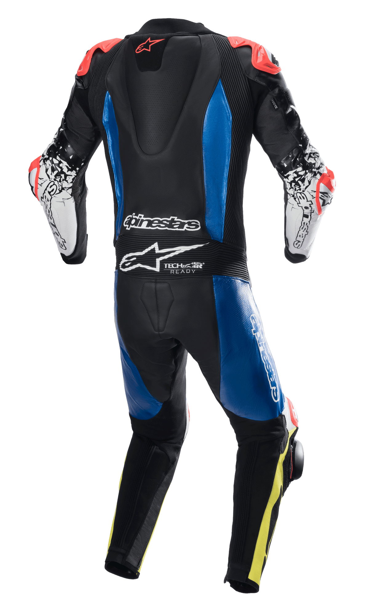 Alpinestars GP Tech V4 Leather Suit, jednoczęściowy kombinezon skórzany, czarny z niebieskimi panelami i czerwonymi akcentami fluo, widok z tyłu ukazujący garb aerodynamiczny oraz branding Tech-Air Ready, białe rękawy z czarną grafiką i żółtymi detalami fluo na nogawkach, profesjonalny sprzęt wyścigowy.