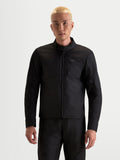 Alpinestars C-1 Waterproof Kurtka, męska kurtka motocyklowa miejska w kolorze czarnym, widok z przodu na modelu prezentującym wodoodporną konstrukcję tekstylną i wysoki kołnierz