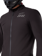 Alpinestars AMT-8 Stretch Drystar® XF Jacket Liner, czarna wodoodporna i wiatroodporna elastyczna warstwa, pakowna odzież techniczna do motocyklowej jazdy przygodowej