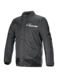 Alpinestars Hurricane Rain V2 Jacket, motocyklowa kurtka przeciwdeszczowa, czarna, z białym logo Alpinestars na klatce piersiowej, wysokim kołnierzem, przednim zamkiem z listwą ochronną, elastycznymi mankietami i dołem, wodoodporna laminowana tkanina