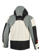 Alpinestars Mospher Waterproof Jacket w kolorze Fur Gray Black Ice, widok z tyłu, wielopanelowa konstrukcja inspirowana stylem militarnym z szarymi, czarnymi i lodowobiałymi sekcjami, zintegrowany kaptur, branding MO.ST.EQ w górnej części pleców.