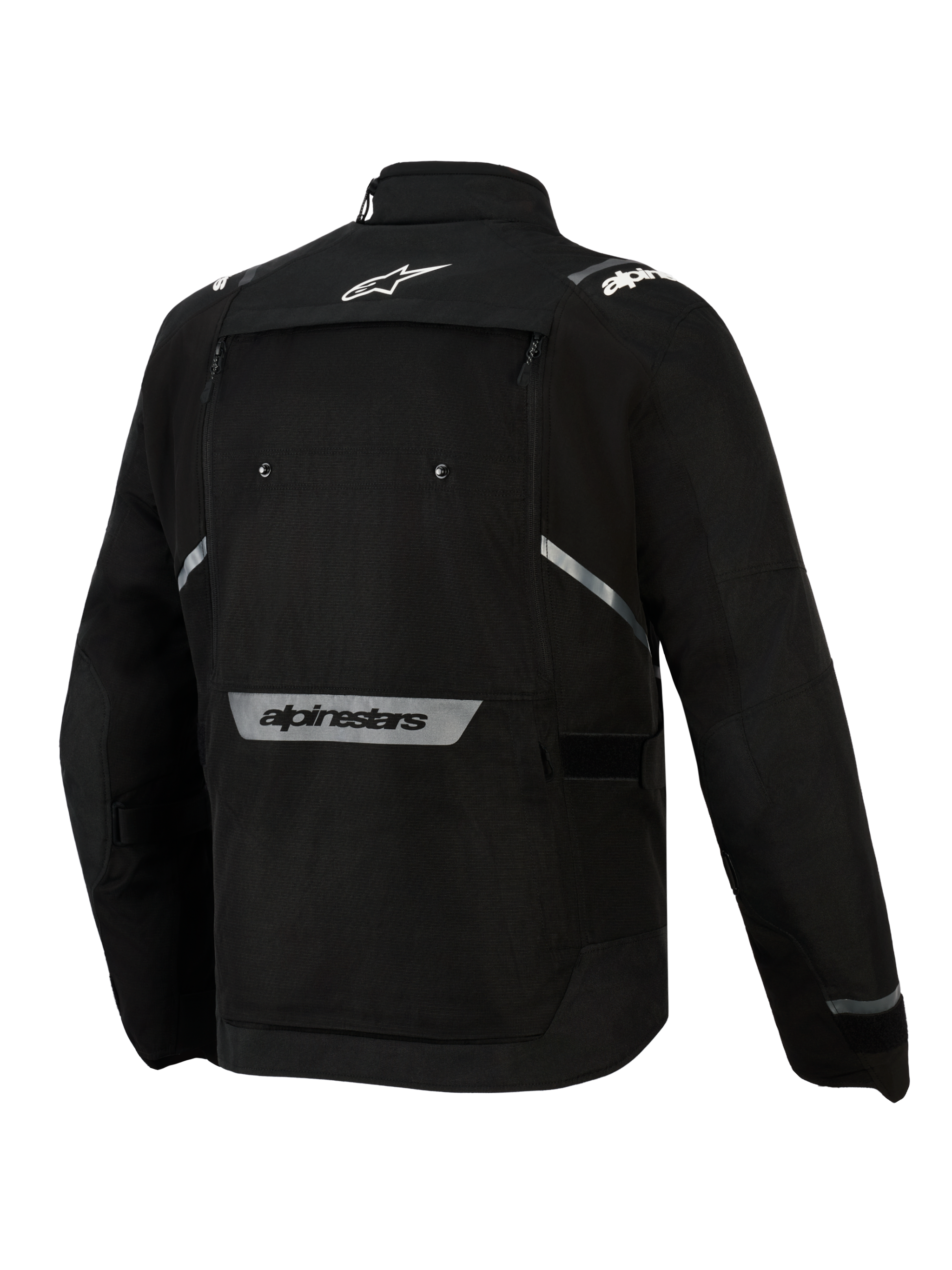Kurtka Alpinestars Cusco Drystar®, czarna, widok z tyłu, z białym logo gwiazdy w górnej części pleców, odblaskowym napisem Alpinestars w dolnej części pleców, dużym panelem wentylacyjnym na zamek i wytrzymałą konstrukcją tekstylną przeznaczoną do turystyki adventure