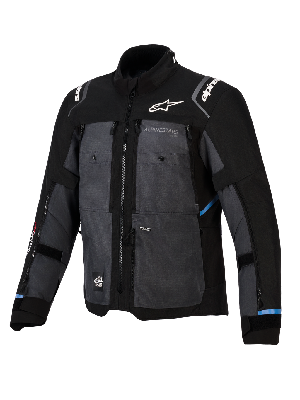 Alpinestars Cusco Drystar® Jacket, kurtka adventure touring, czarno-ciemnoszara, panele z materiału ripstop, białe logo Alpinestars na klatce piersiowej i ramionach, liczne zamki wentylacyjne oraz jasnoniebieskie akcenty.