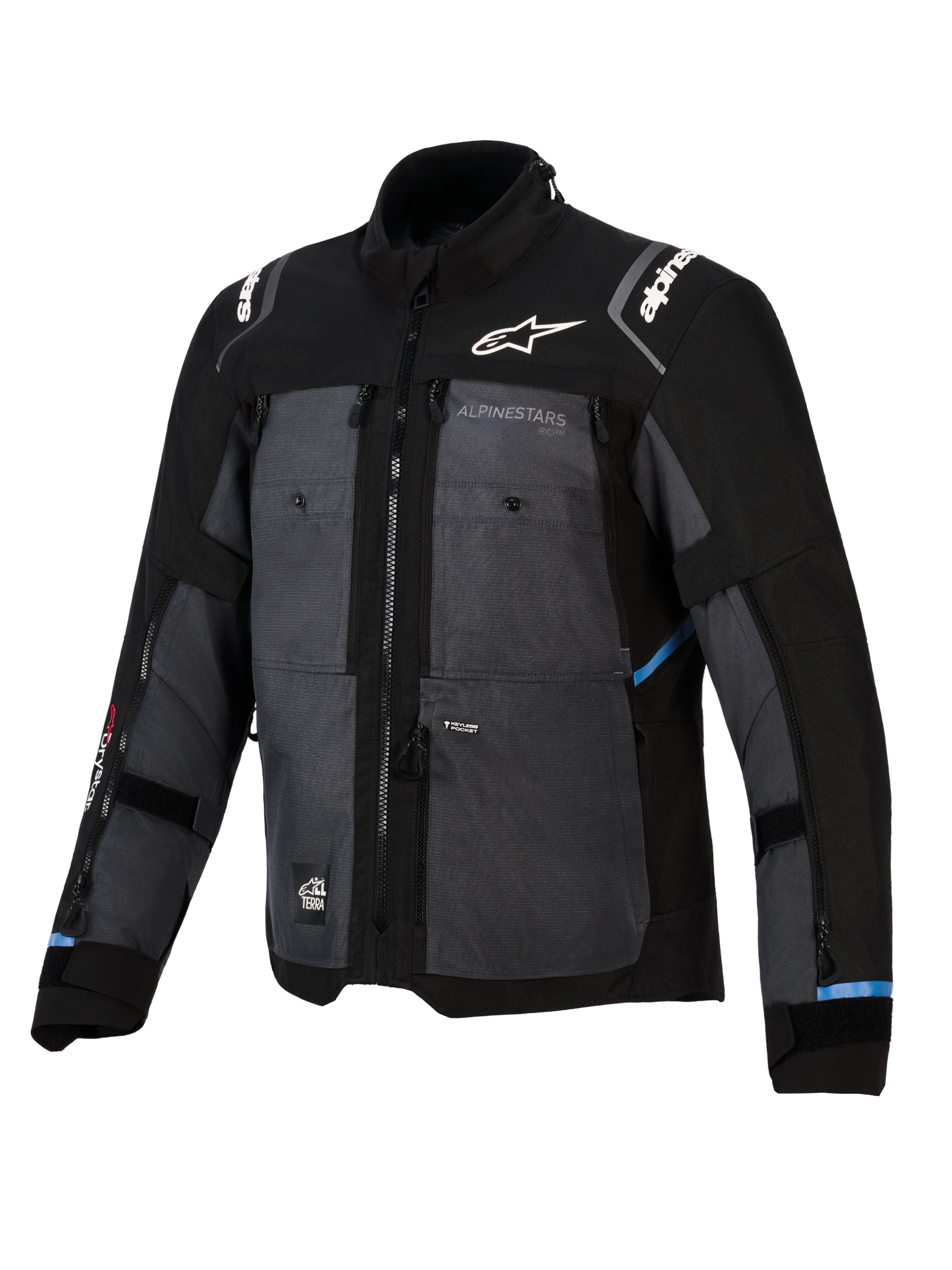 Alpinestars Cusco Drystar® Jacket, kurtka adventure touring, czarno-ciemnoszara, panele z materiału ripstop, białe logo Alpinestars na klatce piersiowej i ramionach, liczne zamki wentylacyjne oraz jasnoniebieskie akcenty.