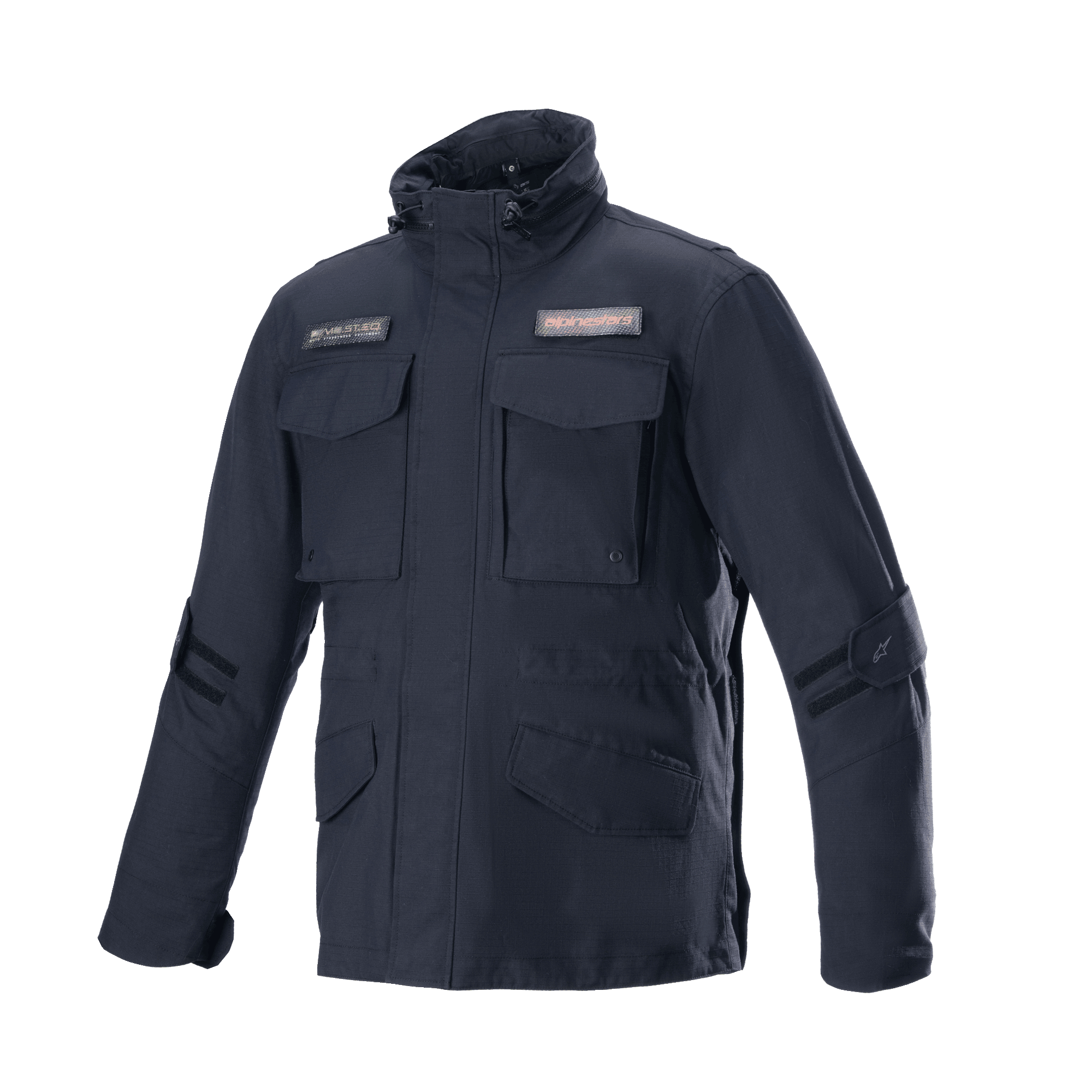 Alpinestars MO.ST.EQ Field Waterproof Primaloft Jacket, czarna, miejska kurtka motocyklowa, w stylu field jacket, cztery przednie kieszenie z klapkami, wysoki kołnierz ze ściągaczami, wytrzymała konstrukcja ripstop z naszywkami z logo