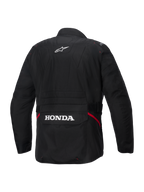 Wodoodporna kurtka Alpinestars Honda ST-1, widok z tyłu, czarny materiał tekstylny, białe logo gwiazdy Alpinestars w górnej części pleców, branding Honda na tylnej kieszeni cargo, czerwone akcenty po bokach, wytrzymała turystyczna kurtka motocyklowa