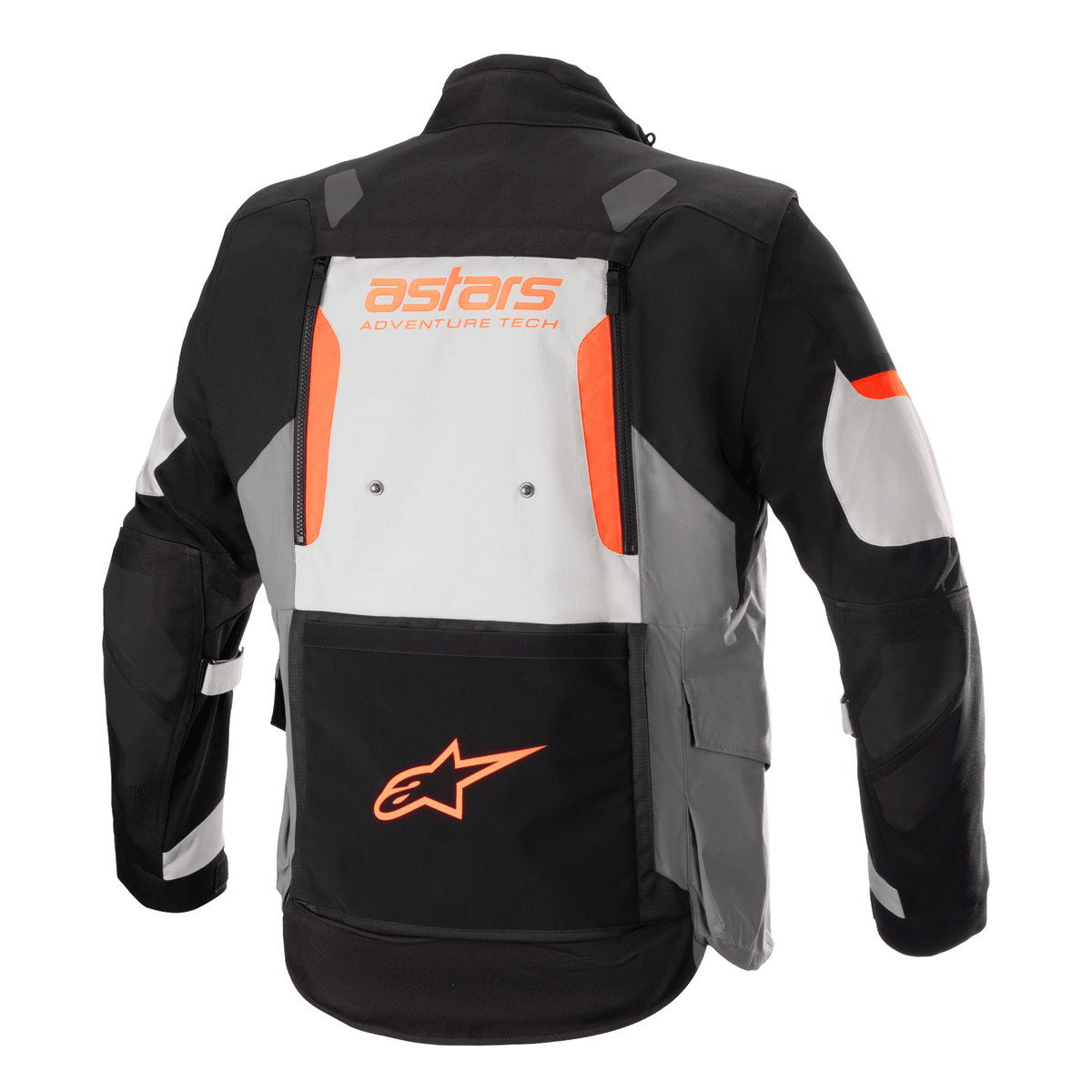 Kurtka Alpinestars Halo Drystar®, turystyczna kurtka motocyklowa adventure, ciemnoszara, jasnoszara i czarna z pomarańczowymi akcentami, widok z tyłu przedstawiający duży panel wentylacyjny na plecach z napisem „astars ADVENTURE TECH” oraz pomarańczowym logo gwiazdy na dolnej kieszeni, techniczna wielosezonowa odzież motocyklowa