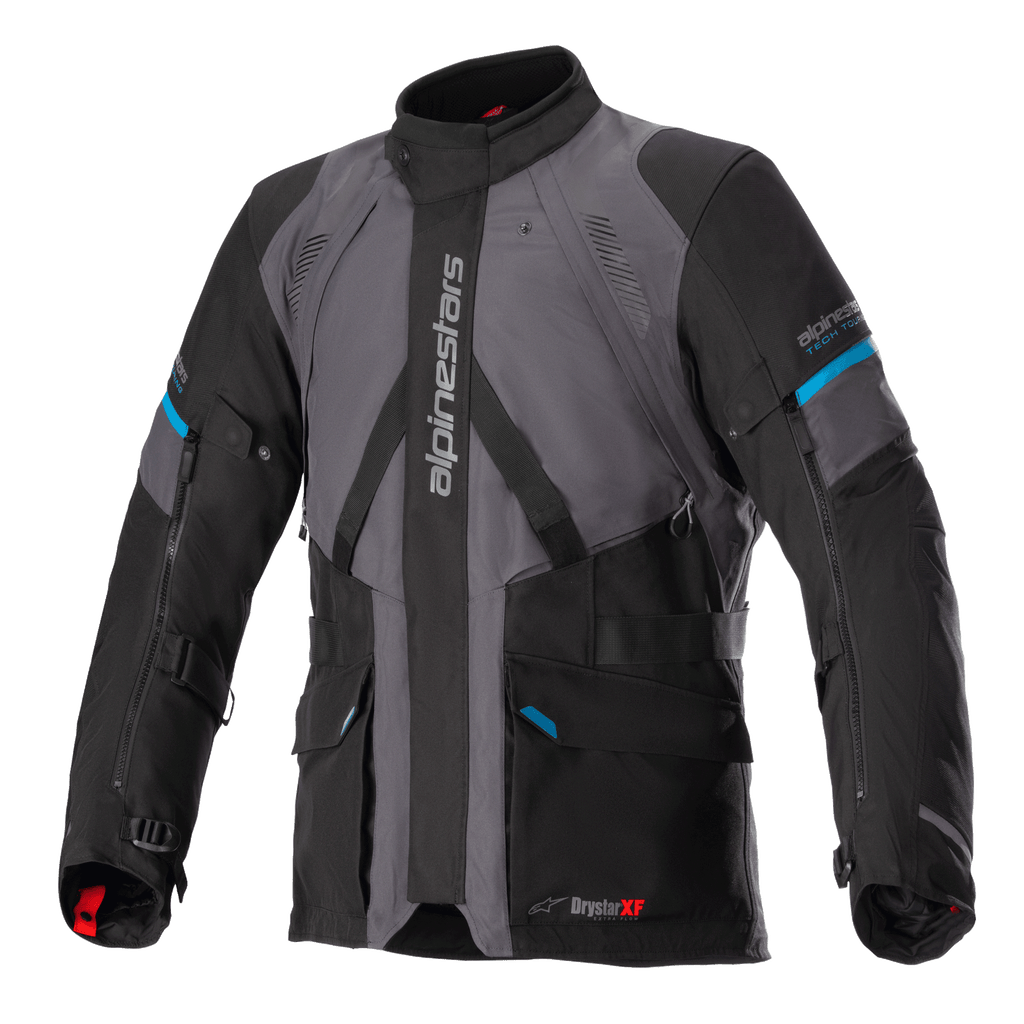Alpinestars Monteira Drystar XF Jacket, motocyklowa kurtka turystyczna adventure, szaro-czarna z niebieskimi akcentami Methyl Blue, wiele przednich kieszeni, regulowane paski w talii, pionowe logo Alpinestars na piersi, wytrzymała wodoodporna konstrukcja tekstylna