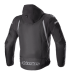 Alpinestars Zaca Waterproof Jacket, czarno-ciemnoszara, widok z tyłu z odpinanym kapturem, szarymi odblaskowymi akcentami i logo Alpinestars na dole pleców, tekstylna sportowa kurtka motocyklowa