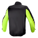 Alpinestars Bogota' Pro Drystar® Jacket Rain Cover, widok z tyłu, czarna z neonowożółtymi rękawami, lekka wodoodporna konstrukcja zapewniająca wysoką widoczność i ochronę przed warunkami atmosferycznymi