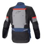 Kurtka Alpinestars Bogotá Pro Drystar®, motocyklowa kurtka adventure touring, ciemnoniebieska, czarna i jaskrawoczerwona, widok z tyłu z dużym szarym panelem wentylacyjnym z logo Alpinestars, czerwone akcenty „Tech Touring” i regulowane paski w talii
