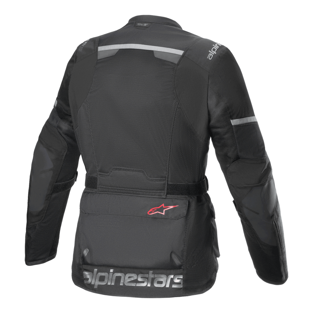 Alpinestars Andes Air Drystar® Jacket, kurtka motocyklowa, czarna, widok z tyłu, obszerne siatkowe panele wentylacyjne, paski odblaskowe na górze pleców i rękawach, duży napis Alpinestars na dolnej krawędzi.
