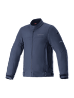 Alpinestars Husker Waterproof Jacket, kurtka motocyklowa, Night Navy, ciemnoniebieski elastyczny softshell z wysokim kołnierzem i zamkiem błyskawicznym z przodu, regulowane paski w talii i na rękawach, subtelne logo na klatce piersiowej, odzież do jazdy miejskiej i szosowej