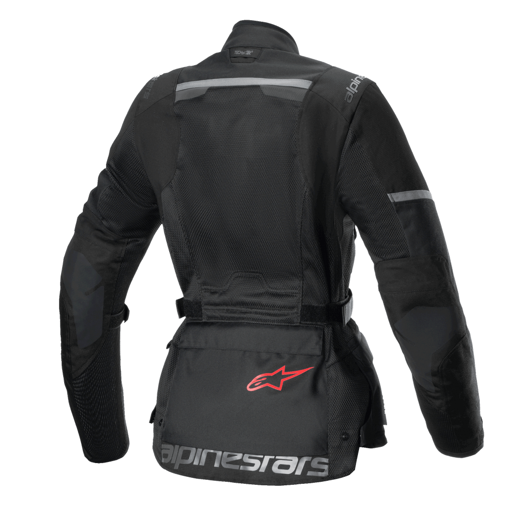 Alpinestars Stella Andes Air Drystar®, damska motocyklowa kurtka turystyczna, widok z tyłu, czarna, z rozległymi panelami z siatki, wzmocnieniami ripstop oraz kieszenią w dolnej części pleców z czerwonym logo